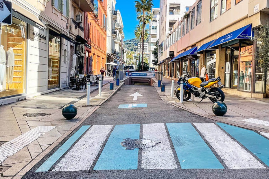 Entrée du parking Lamy, rue d’Antibes à Cannes